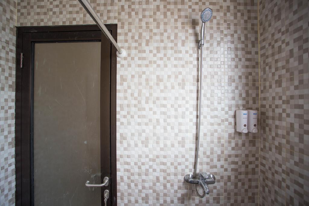 Reddoorz Plus Near Cibubur Junction Yakarta Exterior foto