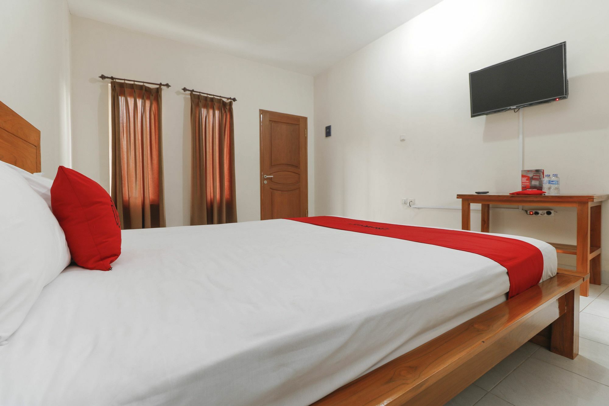 Reddoorz Plus Near Cibubur Junction Yakarta Exterior foto