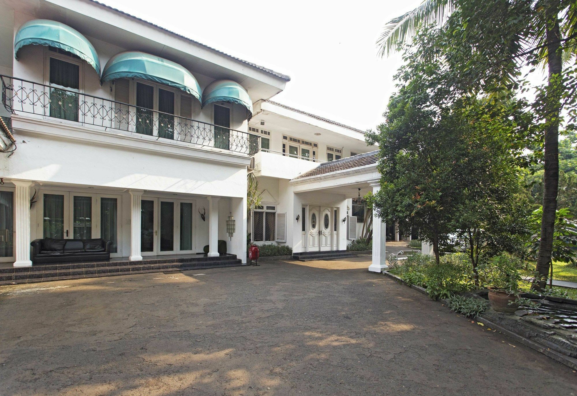 Reddoorz Plus Near Cibubur Junction Yakarta Exterior foto